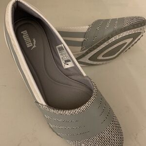 Puma Asha Alt 2 Ballet Flats Slip-On Shoes sz 9 Grey/White